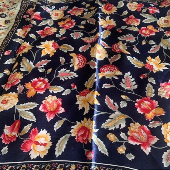 Gorgeous Pure Silk Big‎ Scarf - Picture 8 of 8